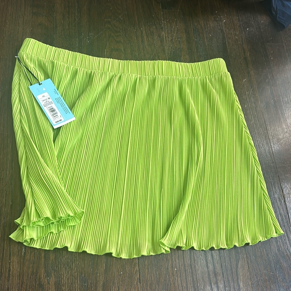NWT Exaggerated Flowy Plisse Mini Skirt